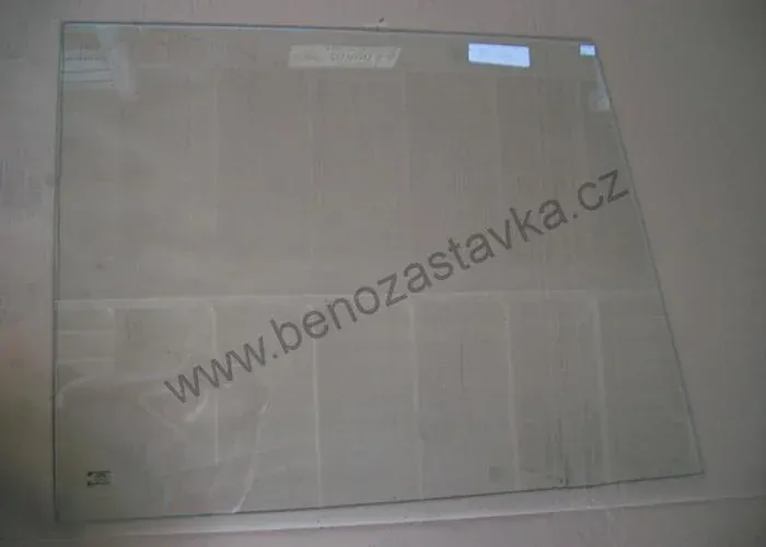 Sklo průhledu  - Zetor URI, Kabina Prešov, SK