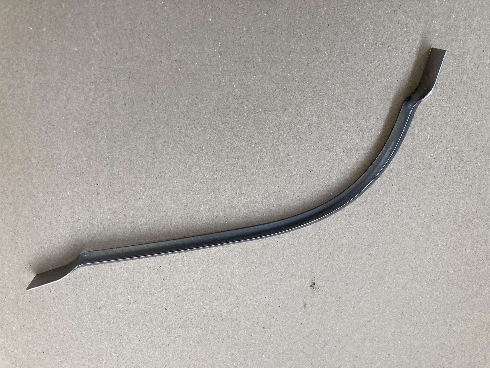 Žebro přední masky - Zetor 25 A/K