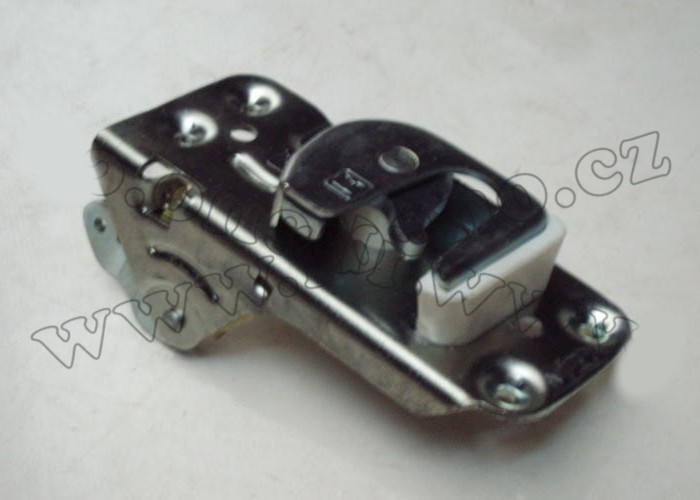 Zámek pravý - Zetor URI