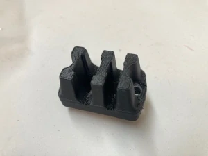 Svorkovnice dynama, izolátor - Zetor