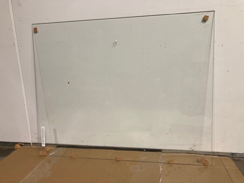 Bezpečnostní čelní sklo kabiny (kalené) s otvorem pro stěrač - Zetor 25 A/K