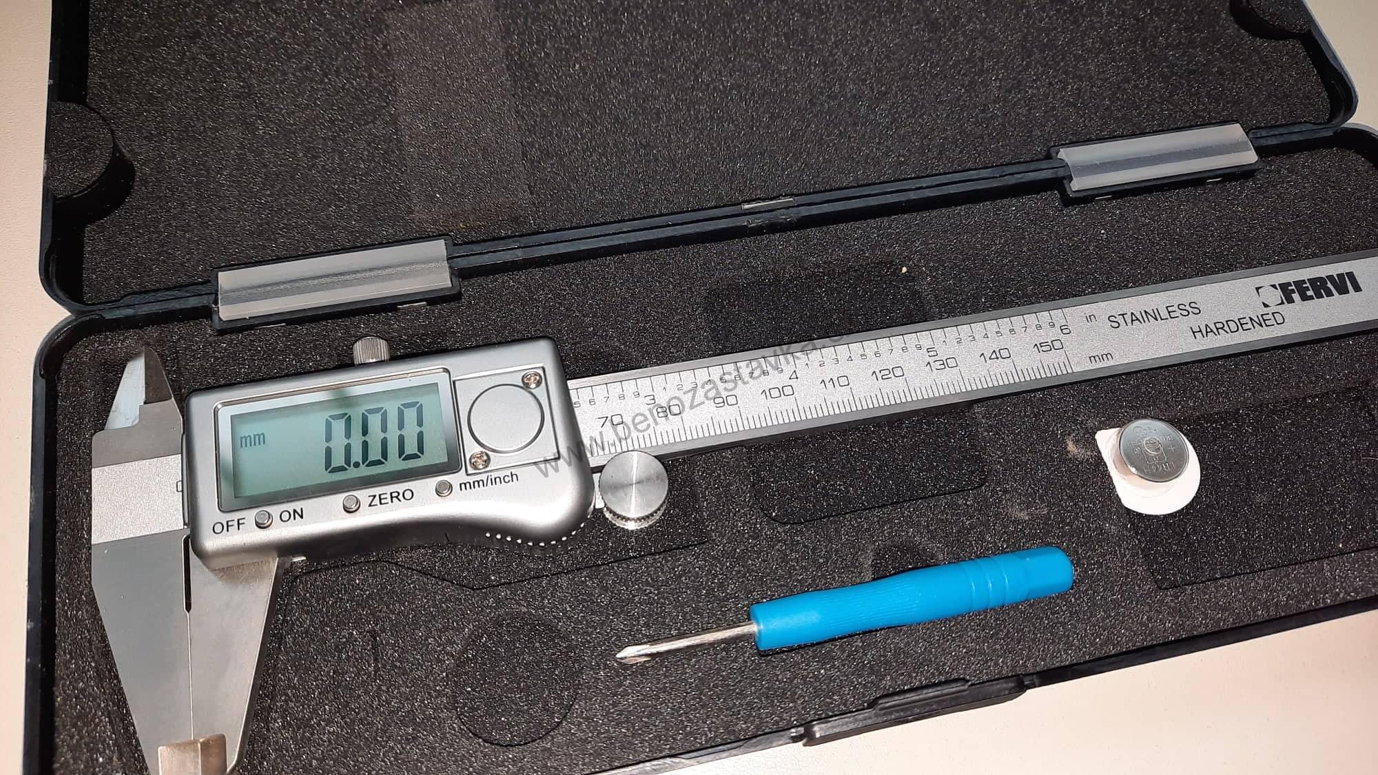 Posuvné měřítko/šuplera - 150 mm - digitální - DIN 862 - Fervi