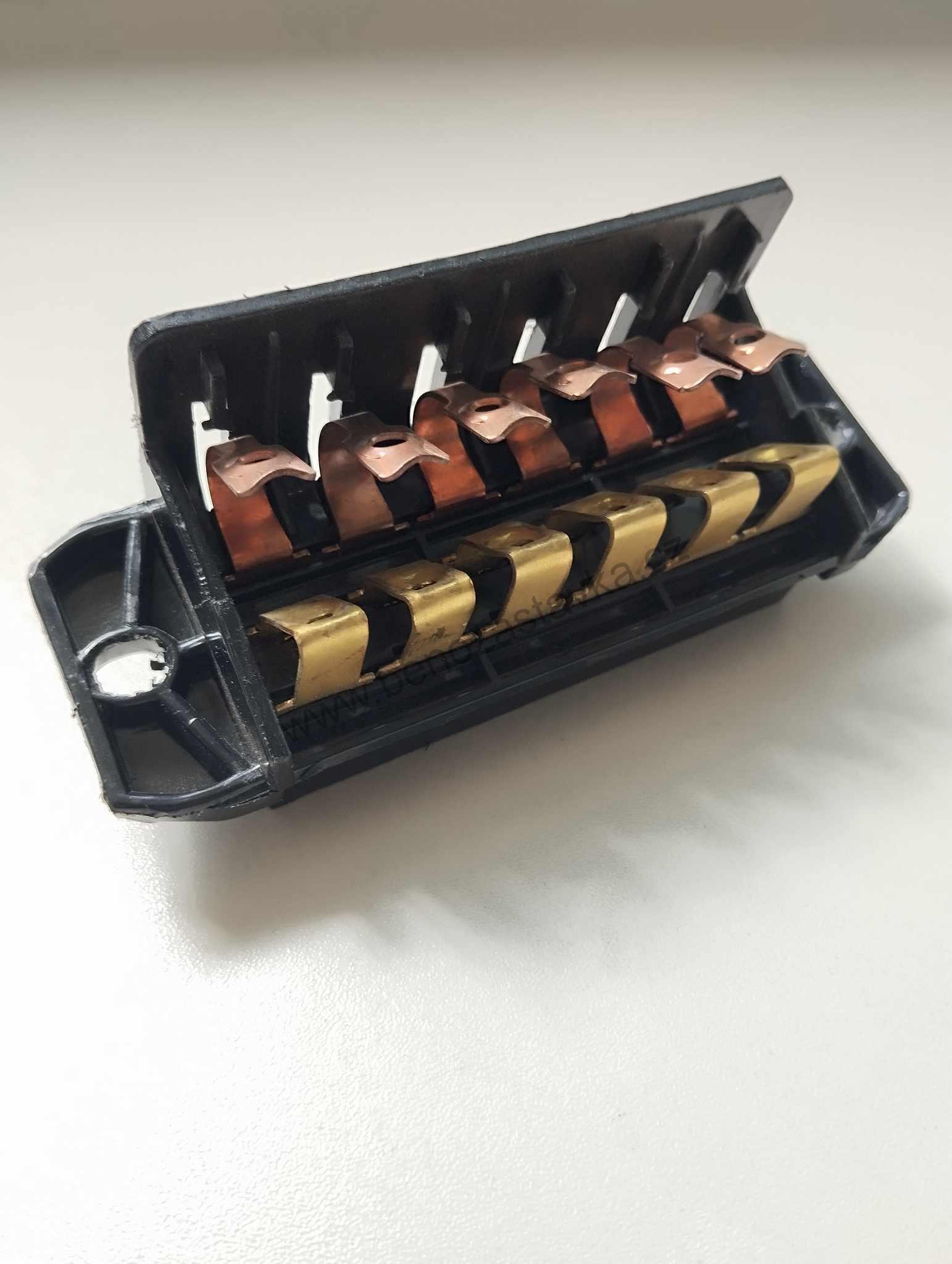 Pojistková skříňa 6 poloh, 85x50x30 - Zetor