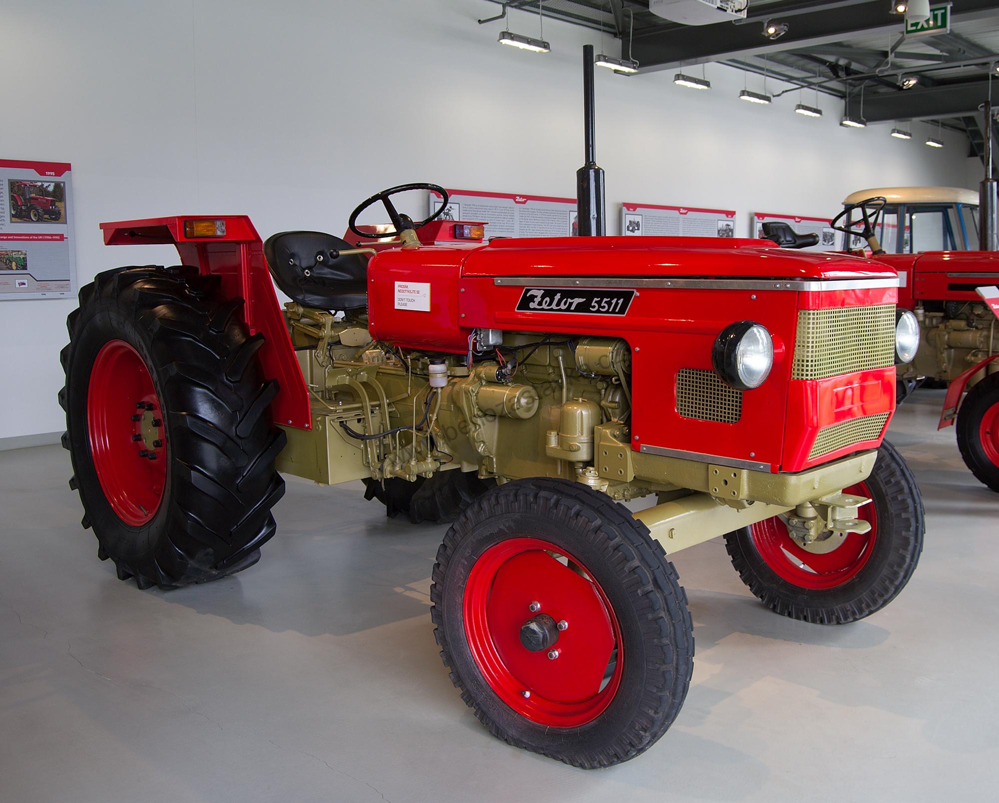 Pravý zadní blatník v základní barvě - Cabrio - Zetor URI