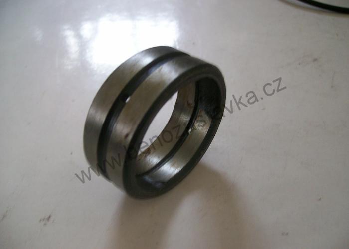 Vodící pouzdro pomocného válce hydrauliky - Zetor