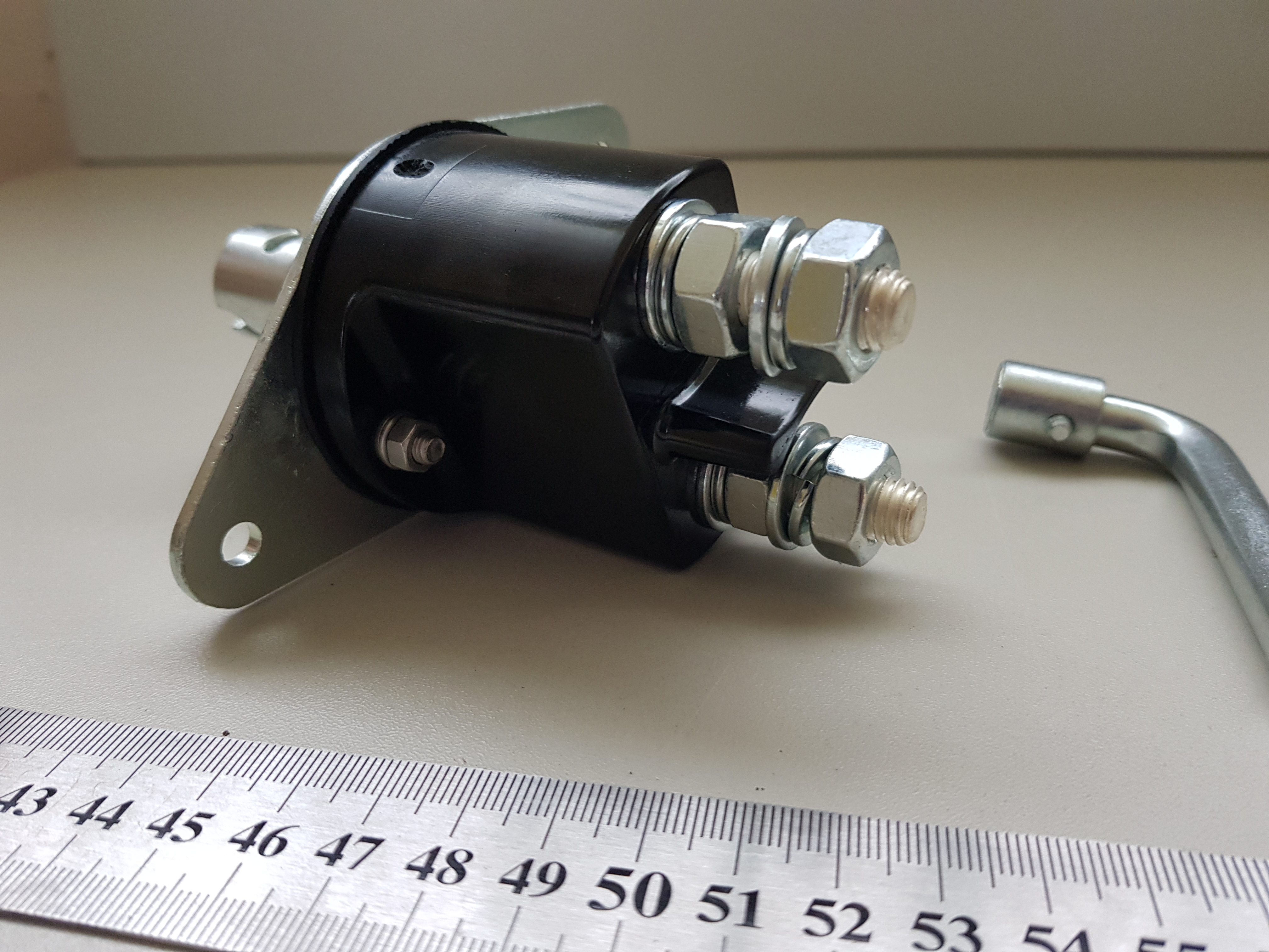 HELLA - Robustní odpojovač baterie 2500A/5000A