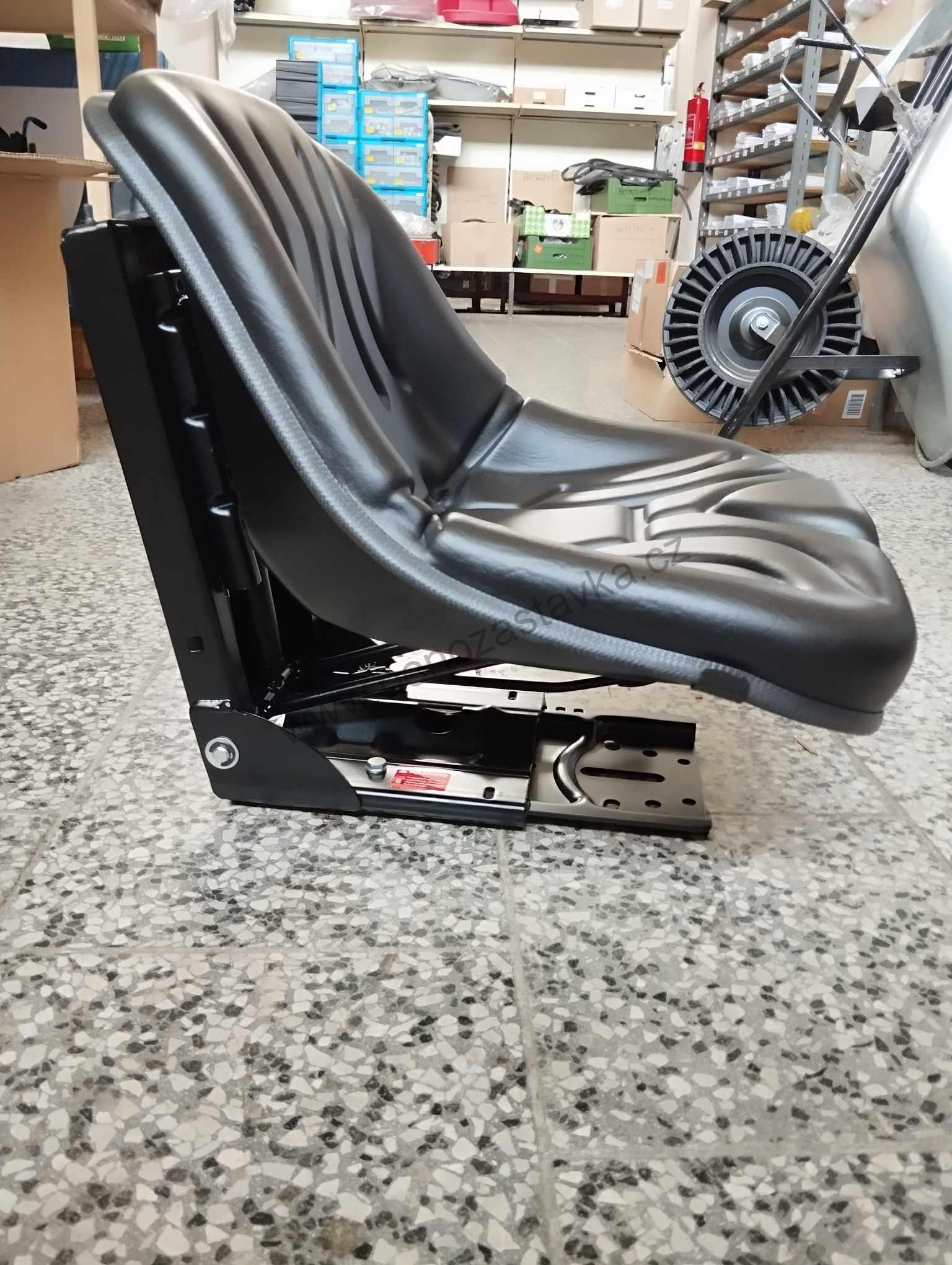 Sedadlo s PVC čalouněním, mechanické odpružení