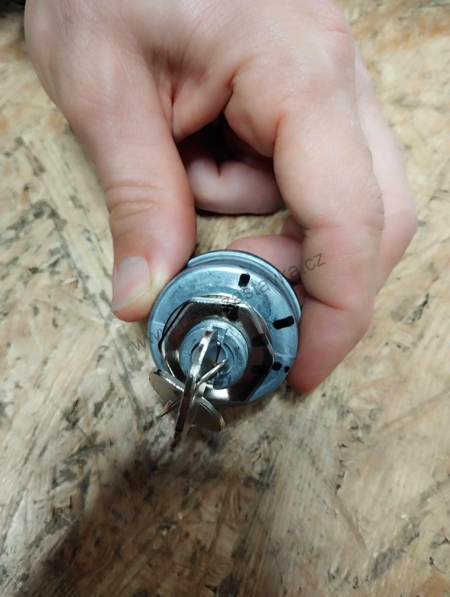 Spínací skříňka dvoupolohová, 2 klíče