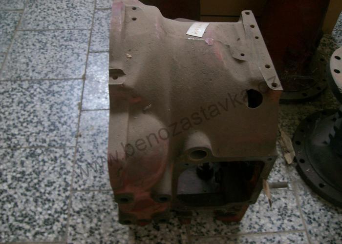 Meziskříň - Zetor URII