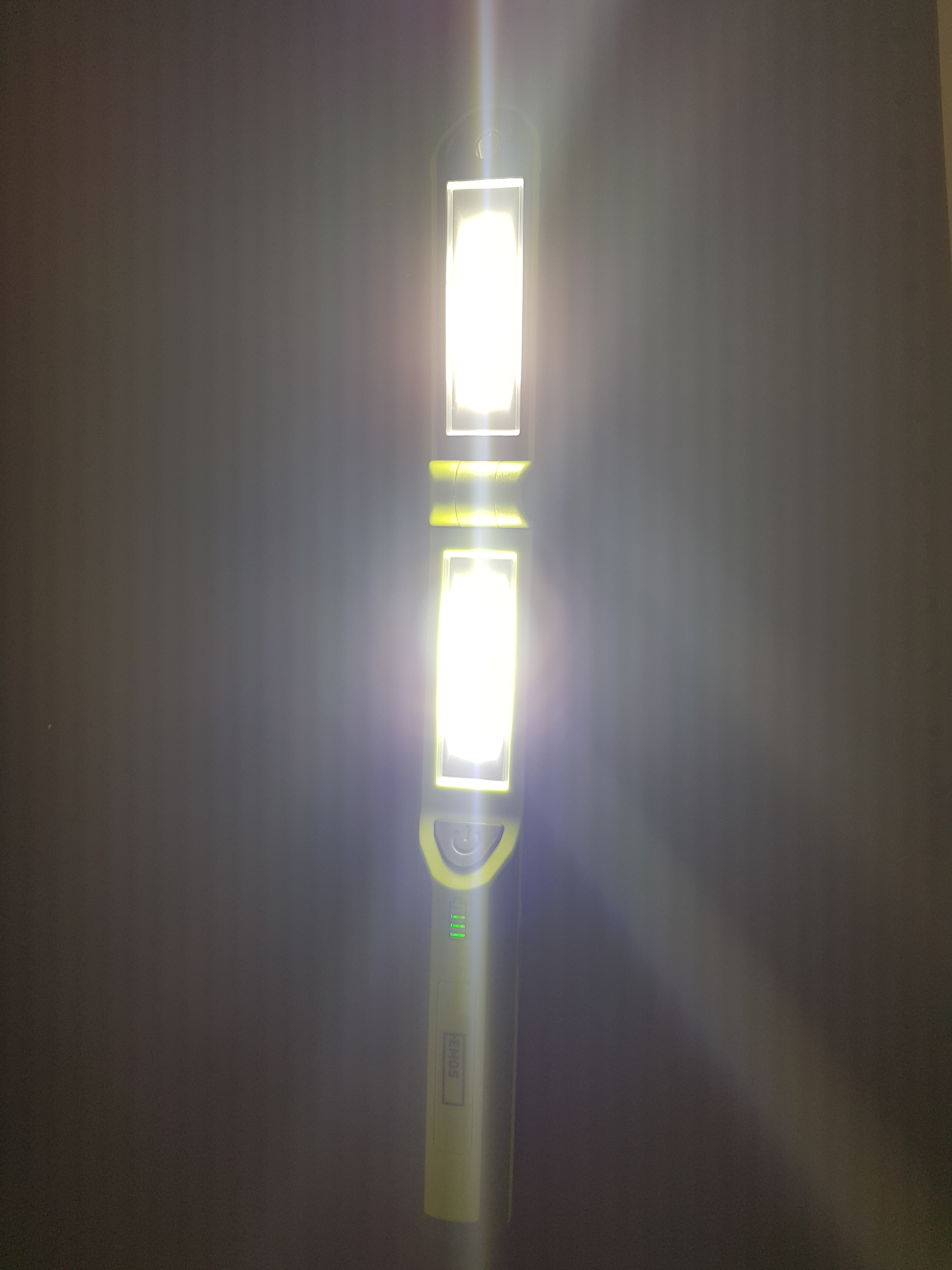 Nabíjecí svítilna LED P4535 + COB LED