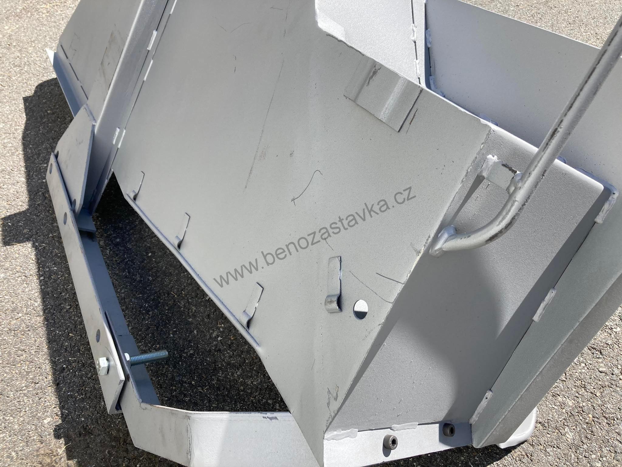 Pravý zadní blatník s držadlem - Top kvalita - Zetor 25 A