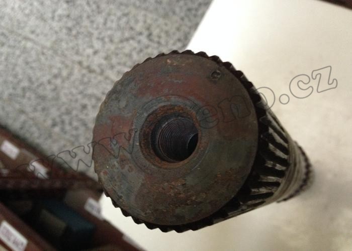 Hřídel zvedacího mechanismu - Zetor URI