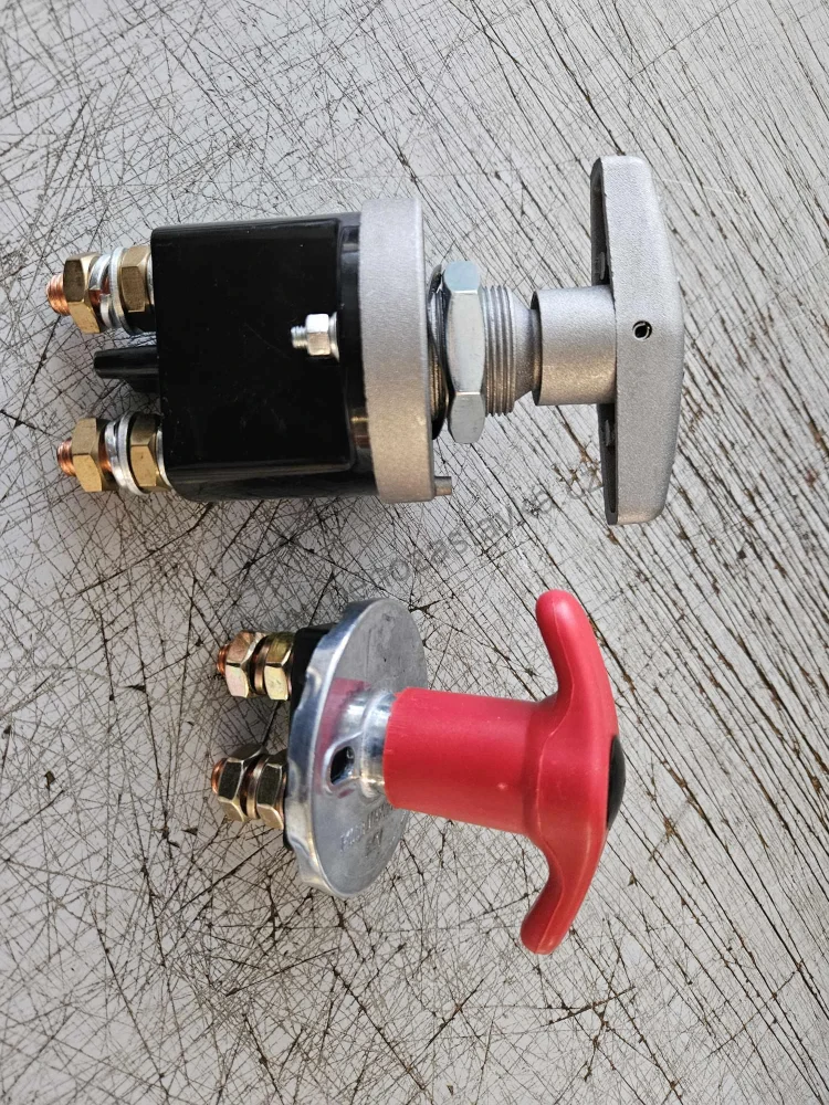 Robustní odpojovač baterie 12/24V 250A