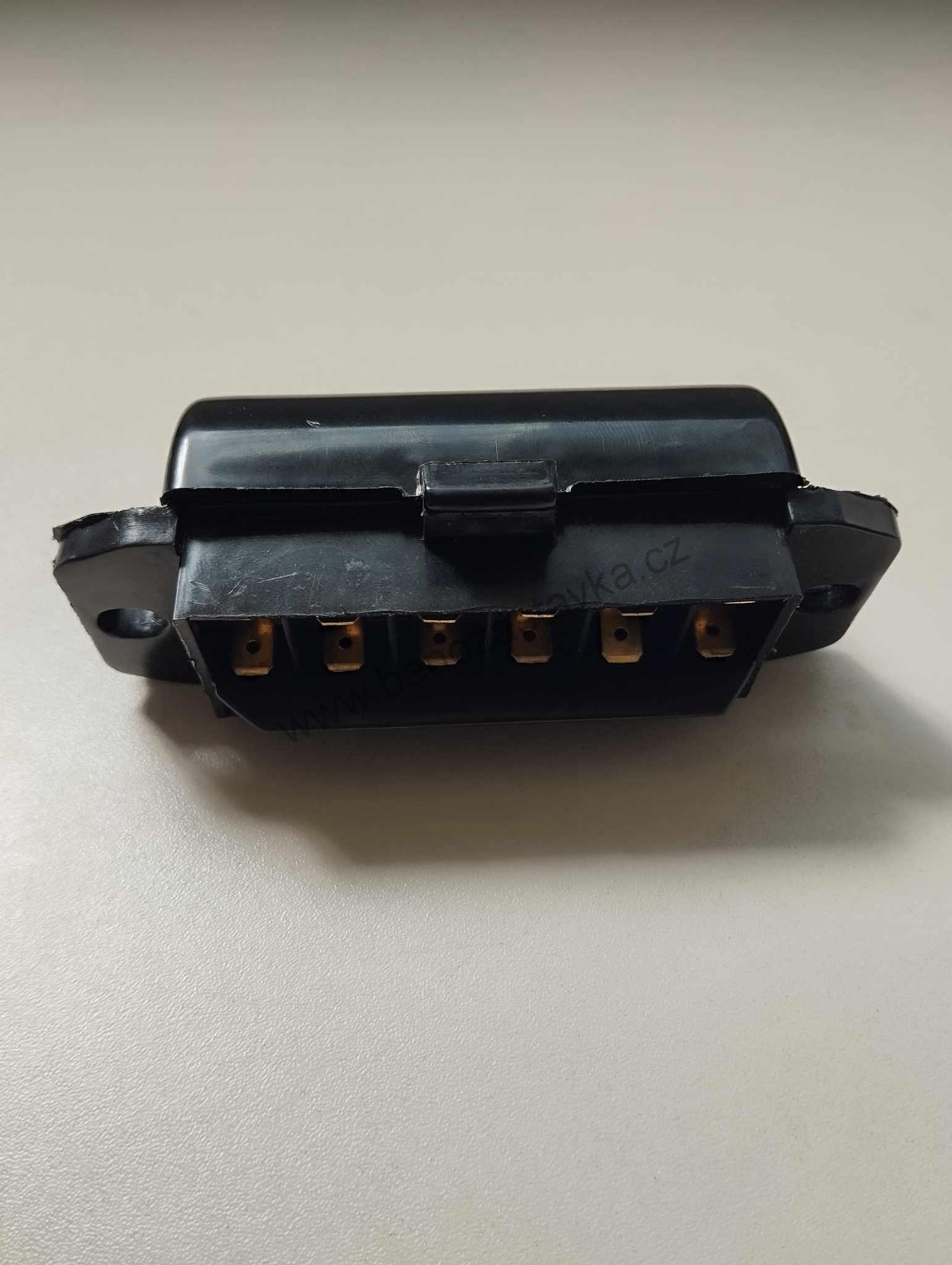 Pojistková skříňa 6 poloh, 85x50x30 - Zetor