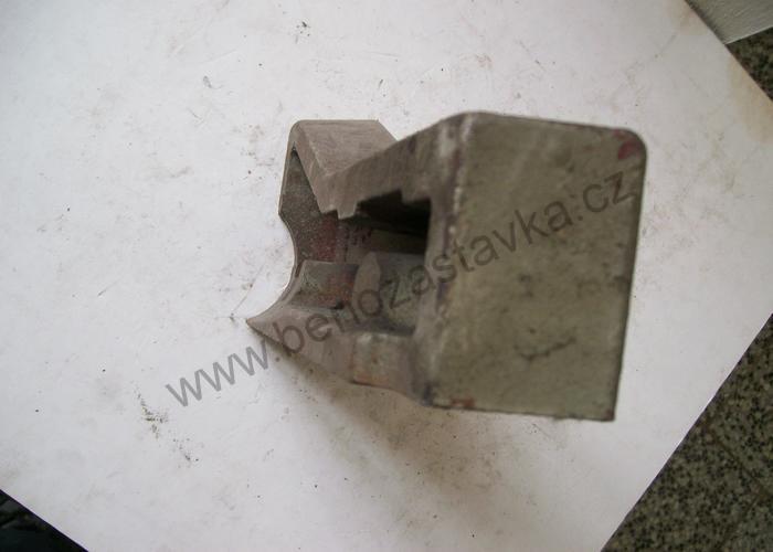 Narážka levá - Zetor URII