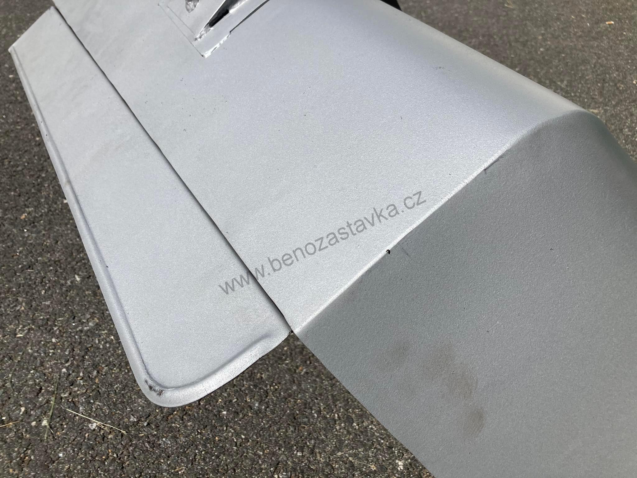 Pravý zadní blatník s držadlem - Top kvalita - Zetor 25 A