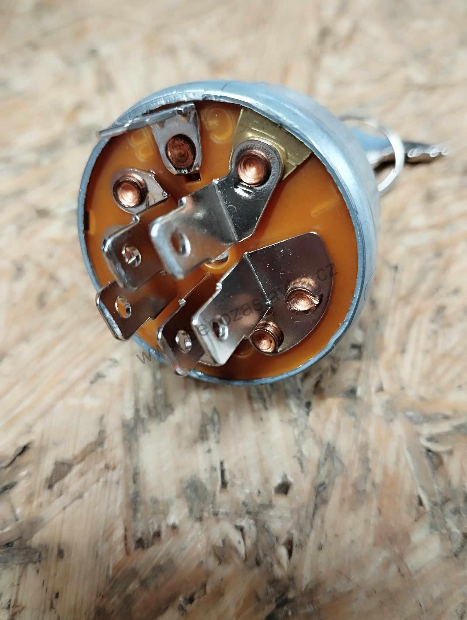 Spínací skříňka dvoupolohová, 2 klíče